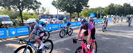 LUIS TORTOSA se une a La Vuelta 2025 como socio logístico oficial, aportando experiencia y flota de última generación al gran evento ciclista.